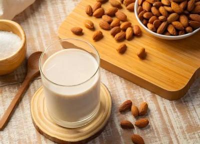 11 نکته در طرز تهیه شیر بادام به 4 روش 11 نکته در طرز تهیه شیر بادام به 4 روش